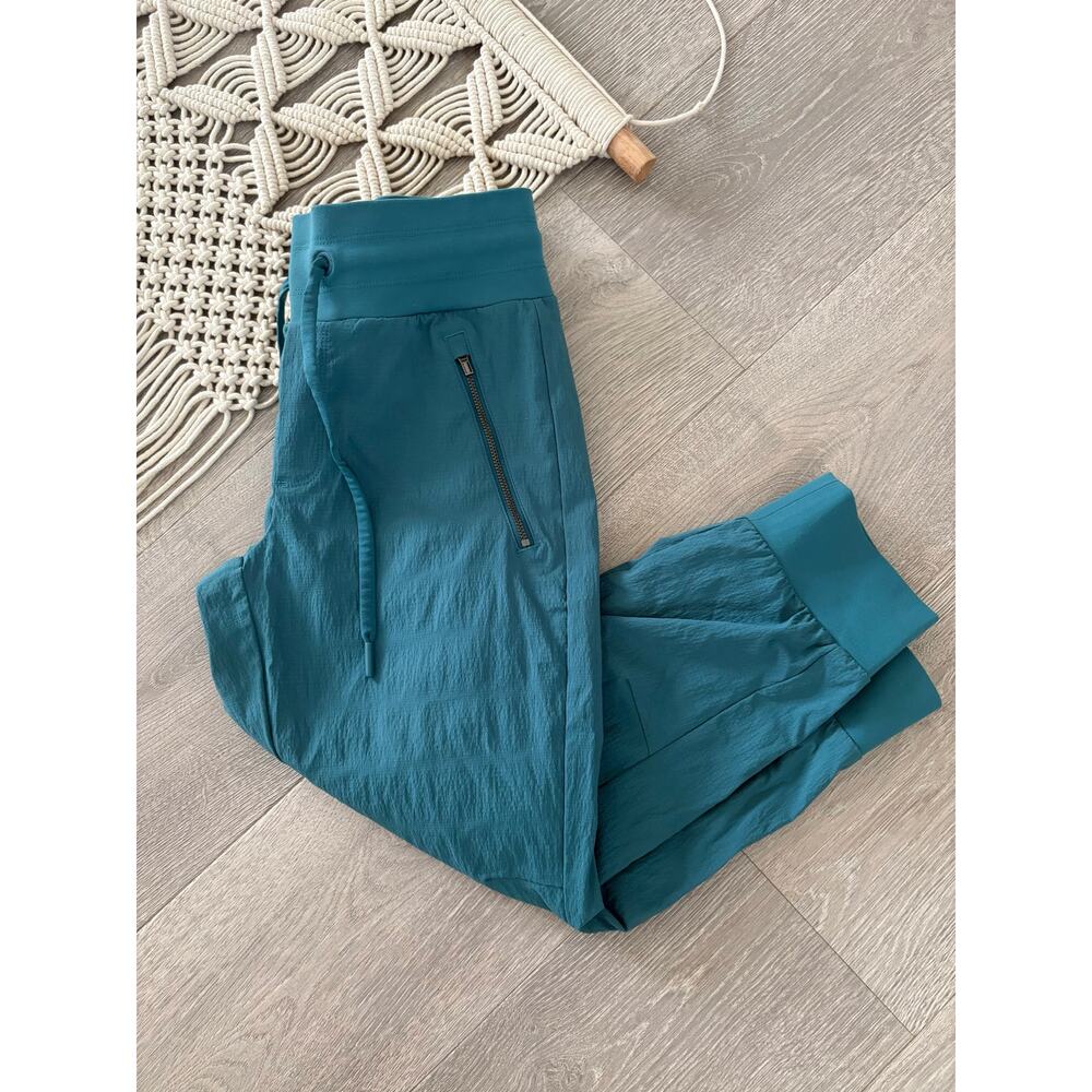 Athleta Trekkie North Crop Jogger Pants 2 Petite Borealis Green Teal Athleisure - Picture 2 of 9